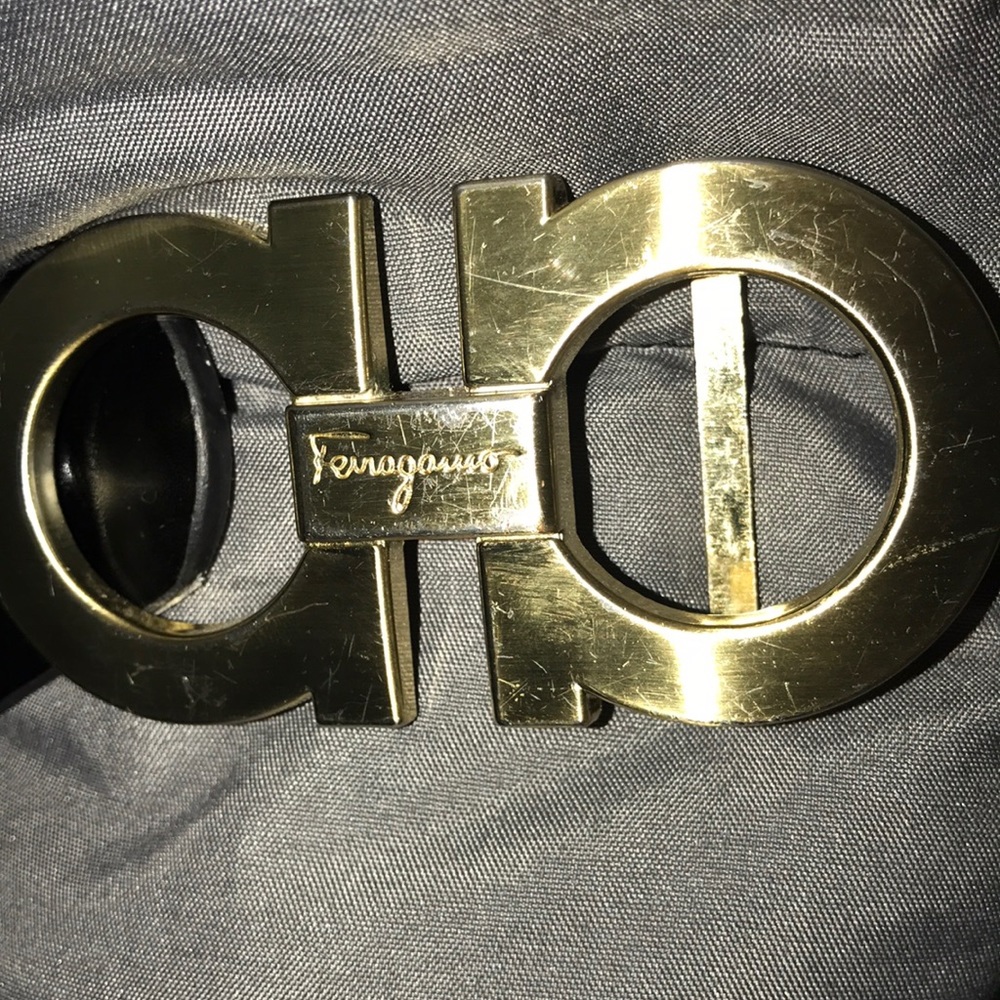 Salvator Ferragamo Buckel/Gold